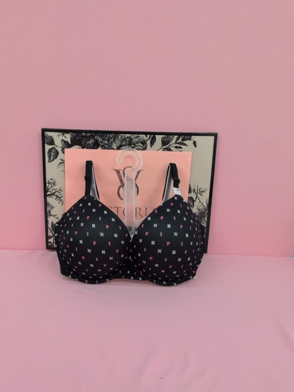 Victoria Secret Pink Super Push Up Bra 34DD Black Scattered Logo Print